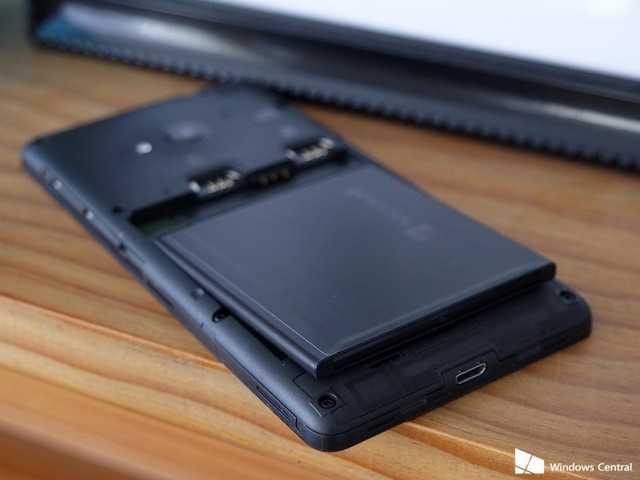 Microsoft Lumia 535 có pin rời